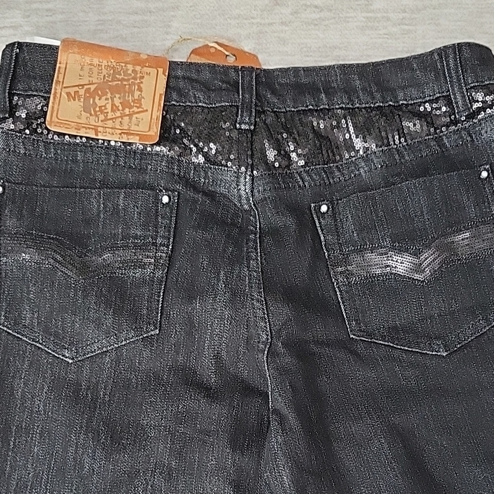 Elegant Black Straight Leg Jeans - Picture 3 of 4